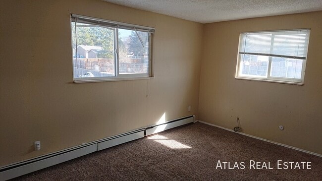 Photo - 910 Bishop Ct Unidad B