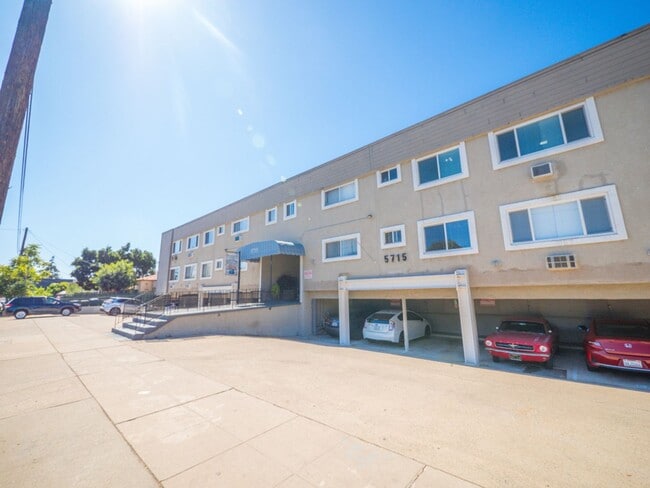 Photo - 5715 Vineland Ave