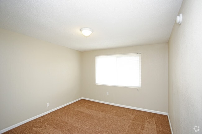 3BR, 1.5BA - 1100 SF