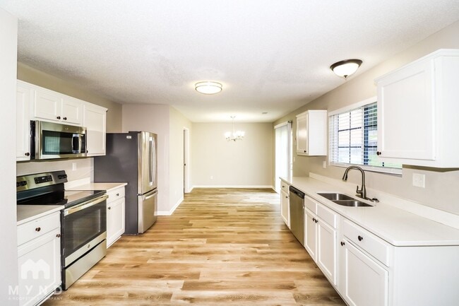 Photo - 1772 Englehart St