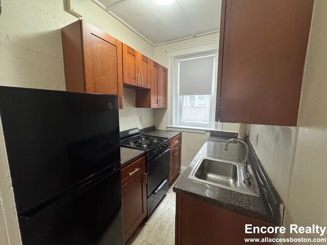 Building Photo - 1175 Boylston St Unit 12