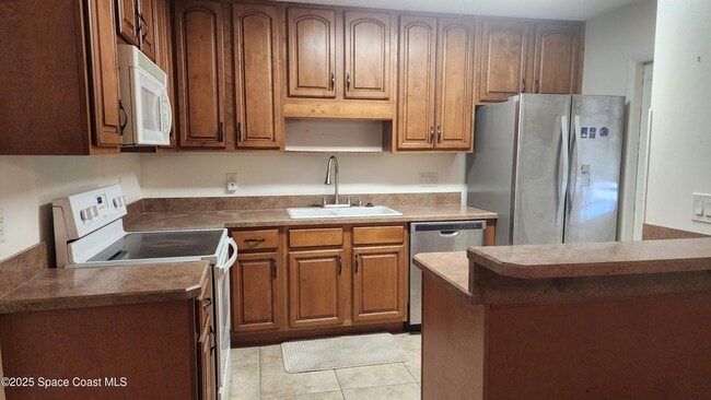 Photo - 2816 Manor Dr NE