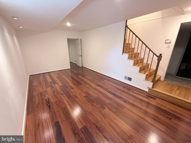 Photo - 5021 Cathedral Ave NW
