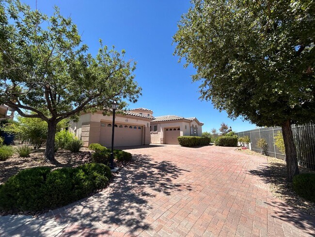 Million-Dollar View – Mountains, Golf & City! - Million-Dollar View – Mountains, Golf & City! House