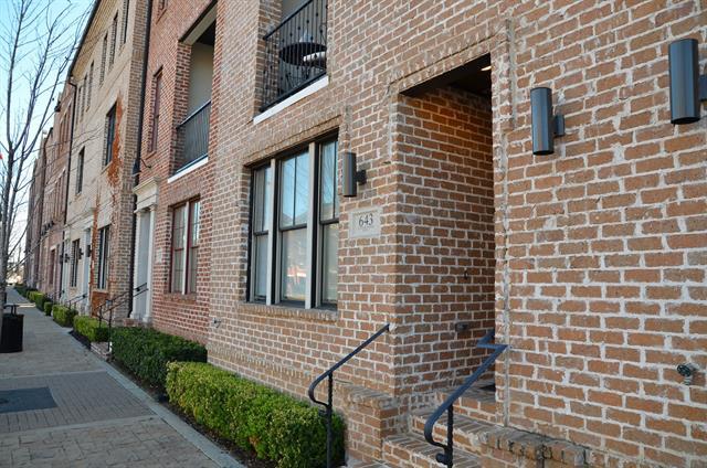 Building Photo - 643 S Cesar Chavez Blvd Rental