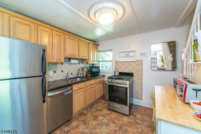 Photo - 96 Grandview Ave