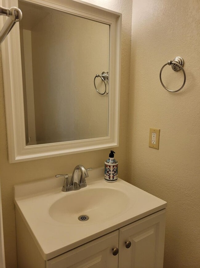 Photo - <b>Great 2 bedroom 1.5 bath Townhome<br><br>