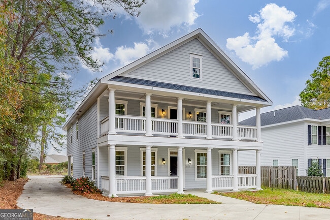 Photo - 803 Robin Hood Trail