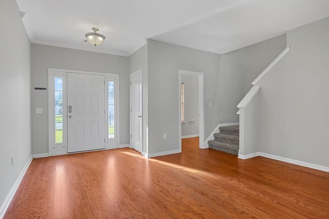 Photo - 5 Bedroom, 2.5 Bathroom - White Oak Subdivision - Richmond Hill