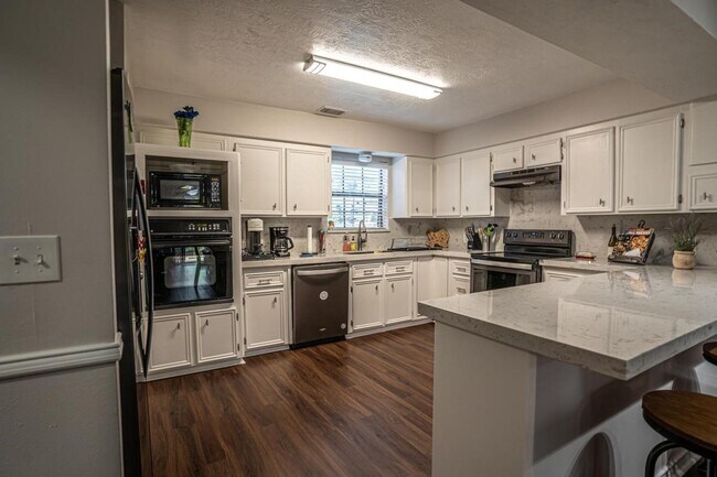 Photo - 13209 Bluff View Dr