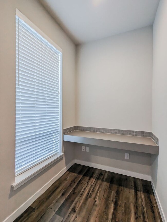 Photo - **Move-In Special** Fully upgraded 3 bed 2...