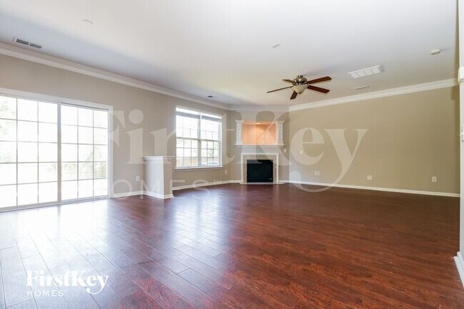 Photo - 619 English Oak Cir