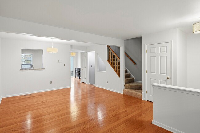 Photo - 1 Lanhill Ct