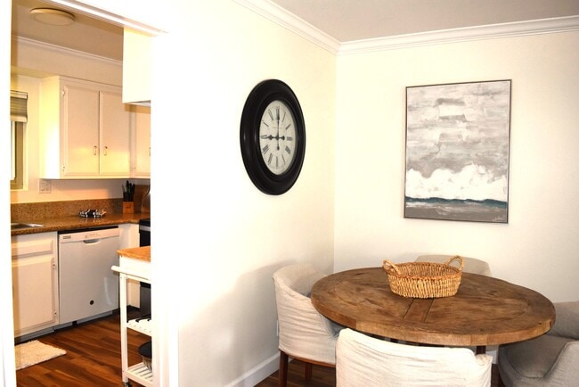 Photo - Sea Cliff Apartments