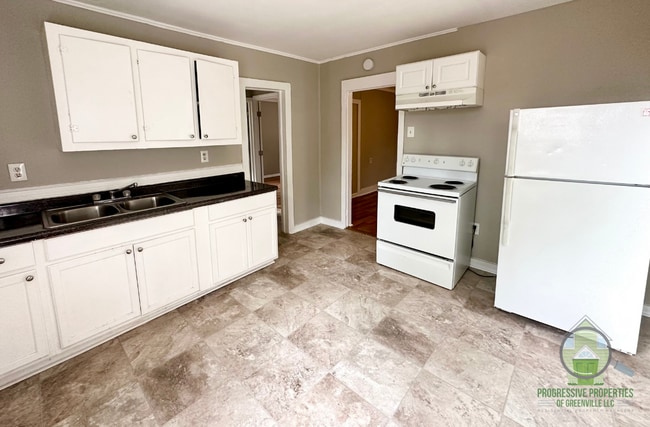 Photo - 202 Orders St