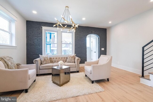 Photo - 113 Madison St NW