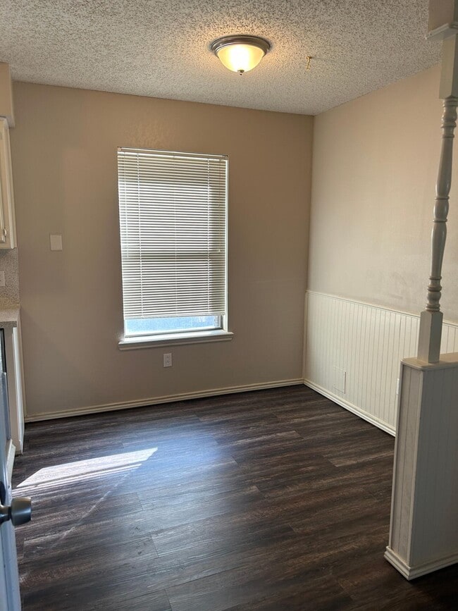 Photo - 2116 91st St