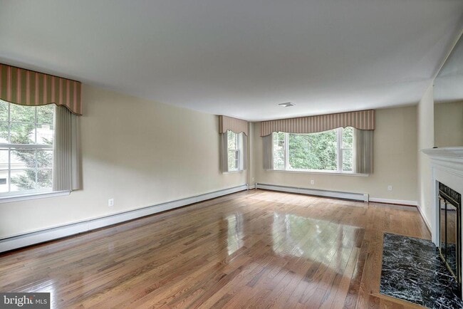 Photo - 929 Woburn Ct