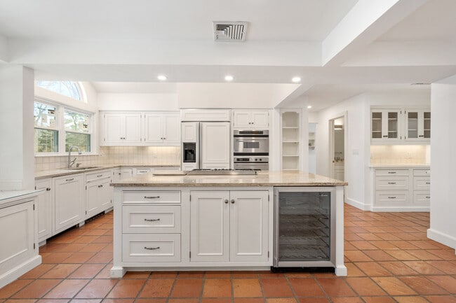 Photo - 124 Rangeley Rd