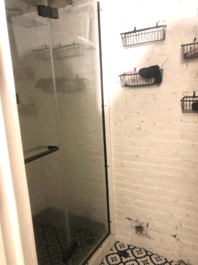 Glass Enclosed Shower - 100 College St Unit 1
