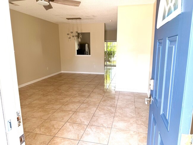 Photo - 100 Spring Creek Dr