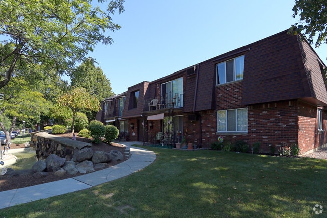 Sunset Court Apartments