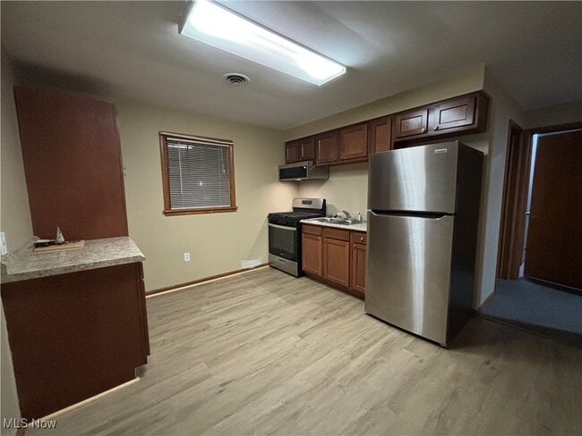 Photo - 1048 E State St