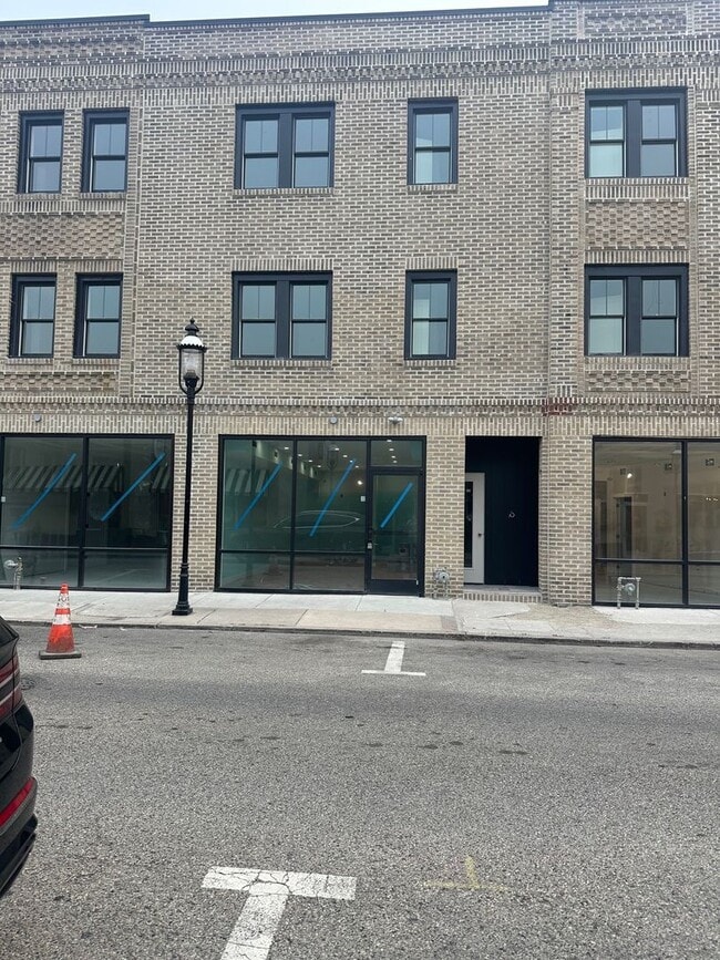 Building Photo - Welcome to the Oswalds Place Apartments! Unit 727 West Ave - 2nd Floor