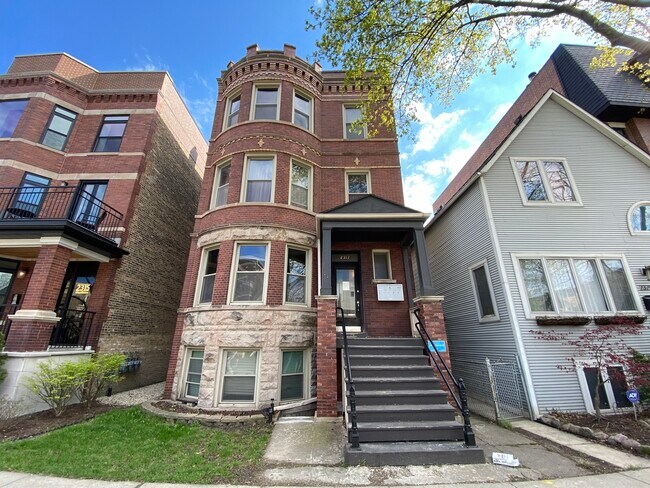 Building Photo - 2317 W Roscoe St Rental