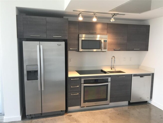 Building Photo - 151 SE 1st St Unit 2904