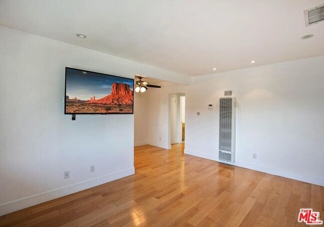 Building Photo - 119 Paloma Ave Unit J Rental