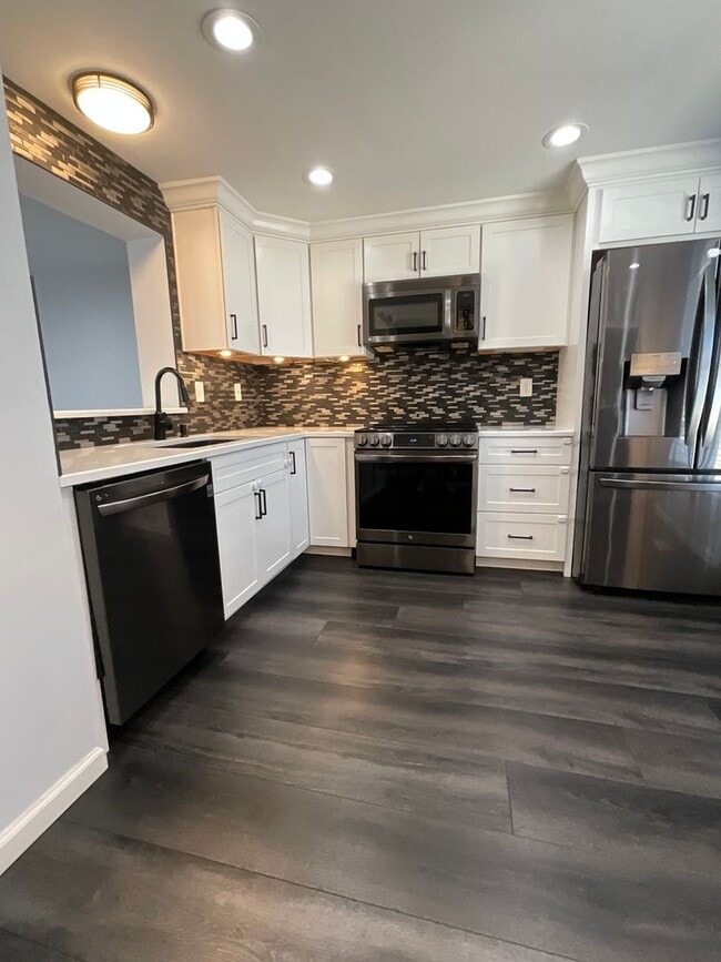 Photo - Beautiful 2BR 2BA 3 level townhome located in the Bowling Brook Farms Community