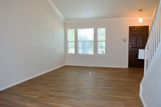 1708 Darjeeling Dr