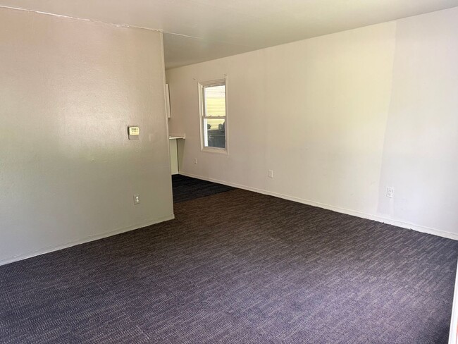 Photo - 1724 Roselawn Ave