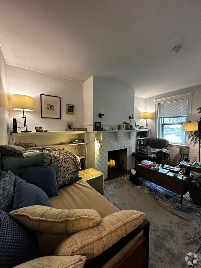 Building Photo - Charming 1-Bedroom Apartment Near Harvard ...