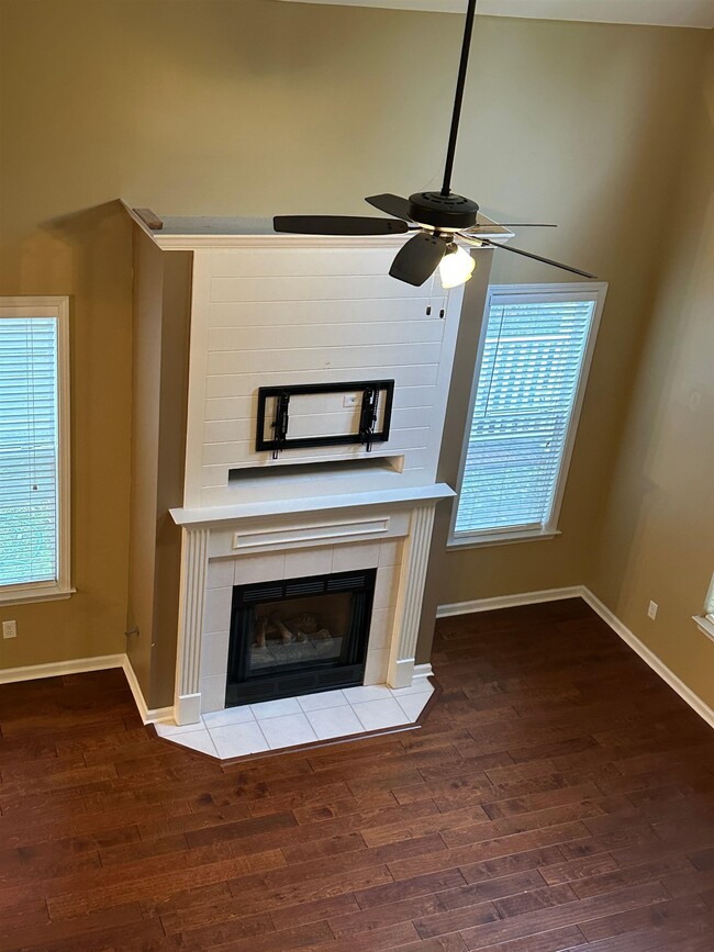 Photo - 1354 Island Pl E