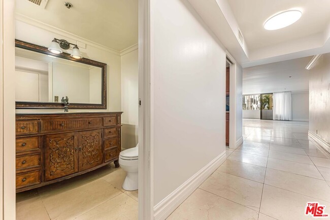 Photo - 10660 Wilshire Blvd Unit 309