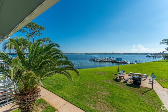 Building Photo - Gorgeous Water Views! Rental