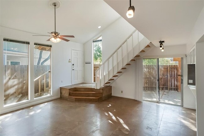 Photo - 1122 Hollow Creek Dr