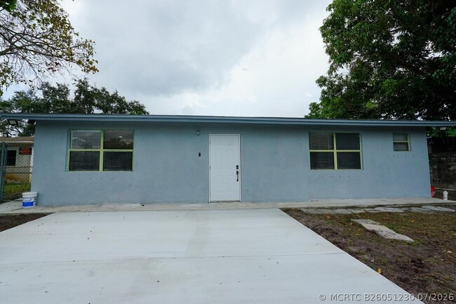 Photo - 661 NW 23rd Terrace
