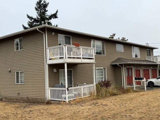 Building Photo - 705 N 6th St Unit C