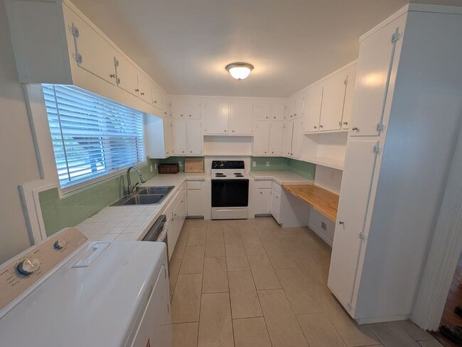 Building Photo - Rebuild with Dignity: Affordable Sober Living on Green Street
