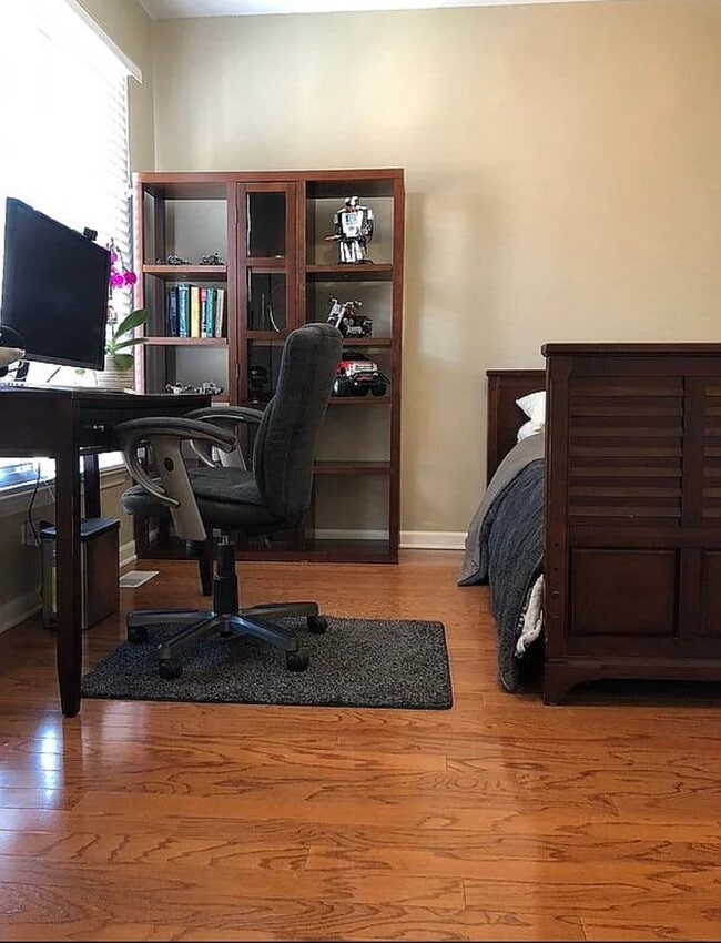 Photo - 842 W 15th Pl