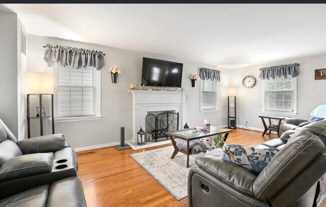 Photo - 7022 Deerfield Rd