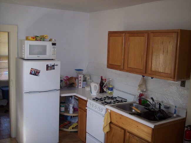 Building Photo - 309 W Oregon St Unit 4