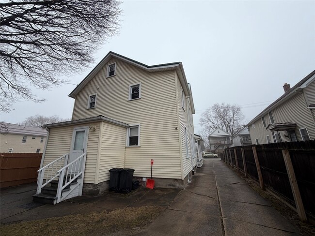 Photo - 928 W 3rd St