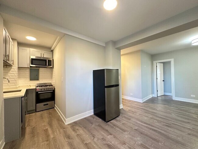 Photo - 545 W Belmont Ave Unit C7