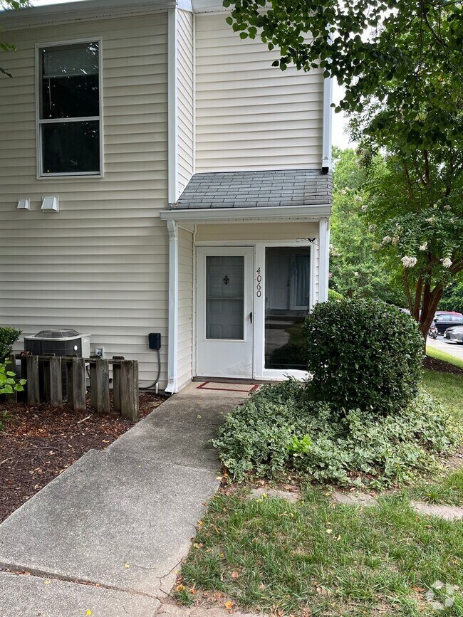 Building Photo - 2 Bedroom 1 1/2 Bath Townhome