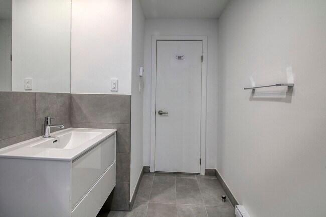 Photo - 3421 Rue Durocher Unit 304