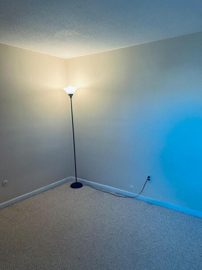 Photo - 9 Hallmark Gdns Unit 9  hallmark   9